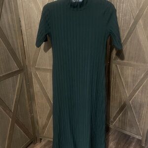 Elegant Green Ribbed Dress